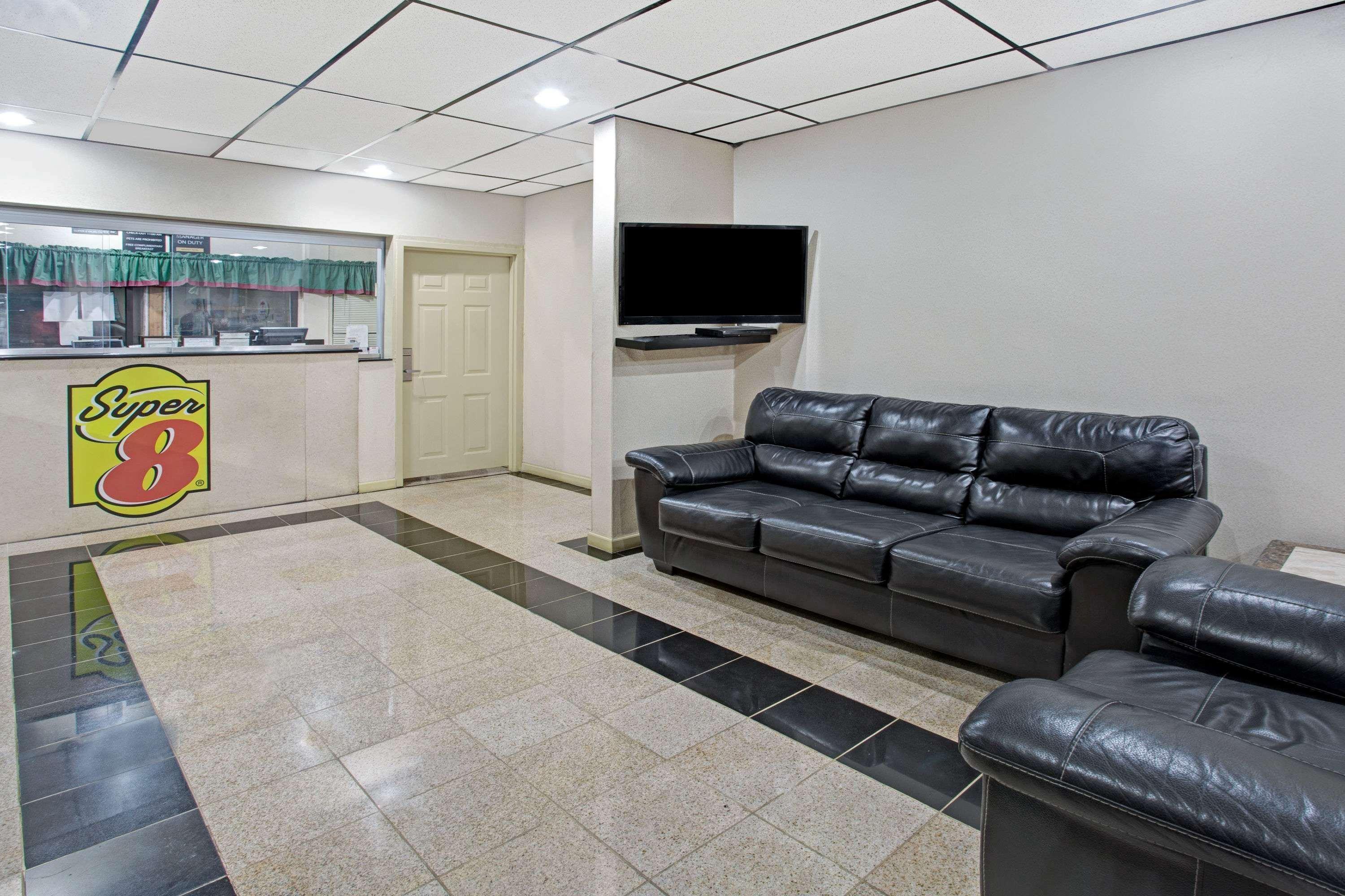 Super 8 By Wyndham Suwanee Otel Dış mekan fotoğraf