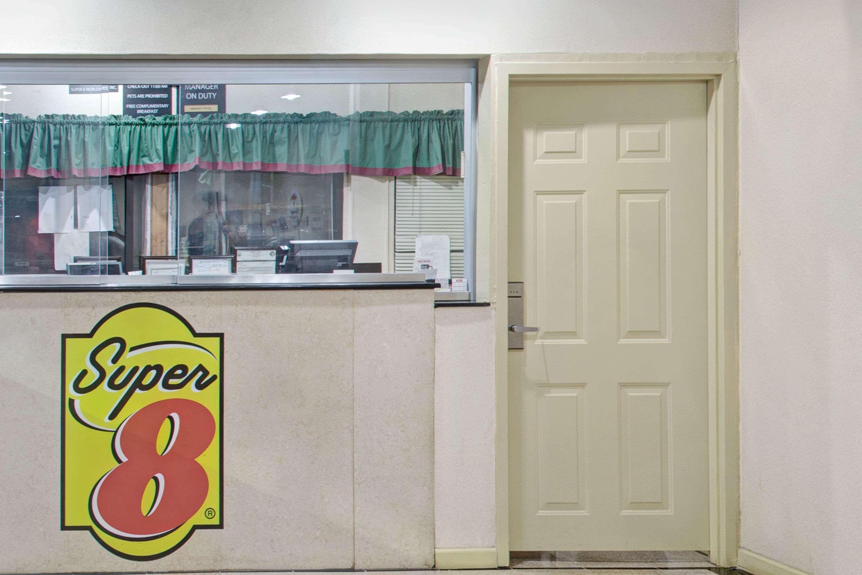 Super 8 By Wyndham Suwanee Otel Dış mekan fotoğraf