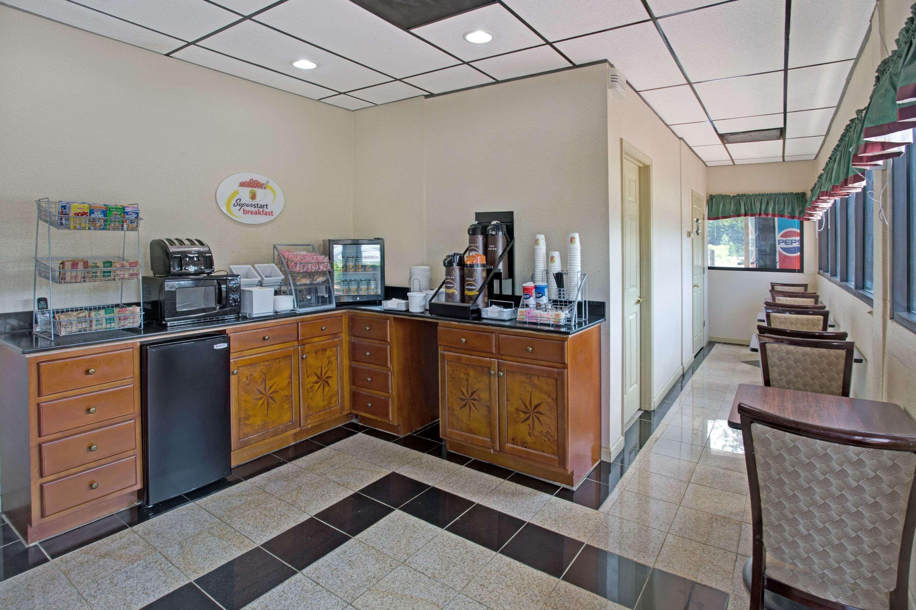 Super 8 By Wyndham Suwanee Otel Dış mekan fotoğraf