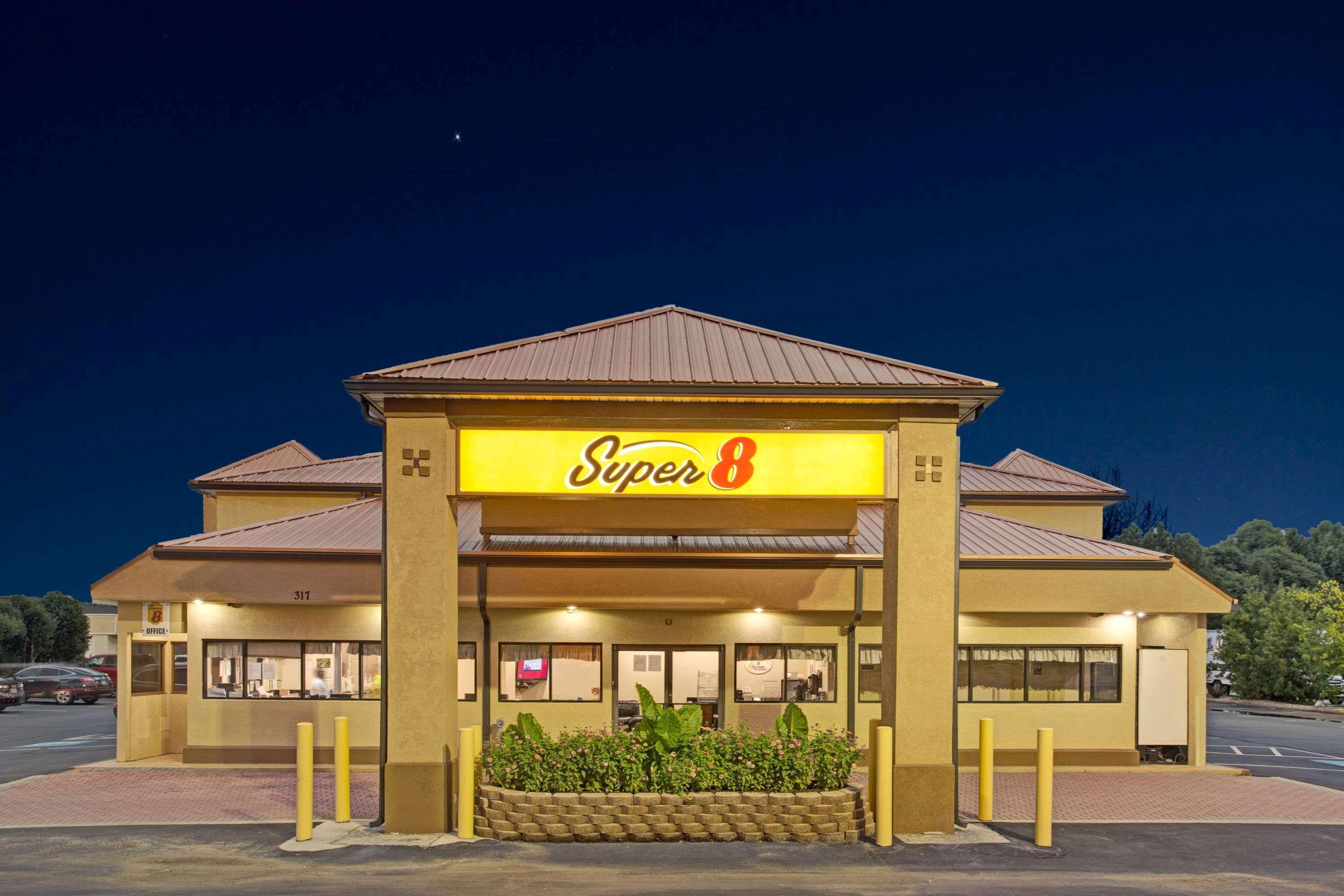 Super 8 By Wyndham Suwanee Otel Dış mekan fotoğraf