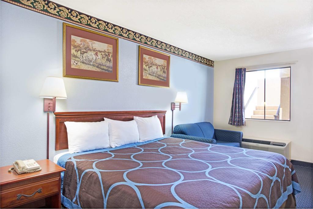 Super 8 By Wyndham Suwanee Otel Dış mekan fotoğraf