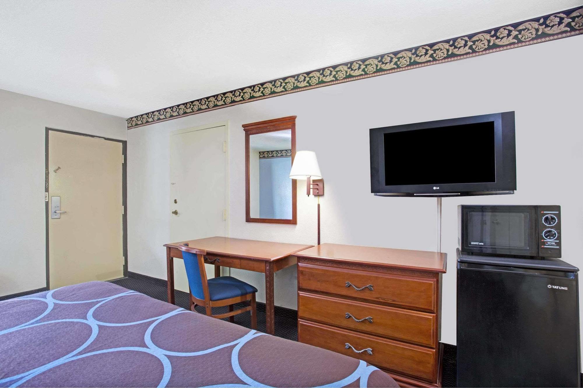 Super 8 By Wyndham Suwanee Otel Dış mekan fotoğraf