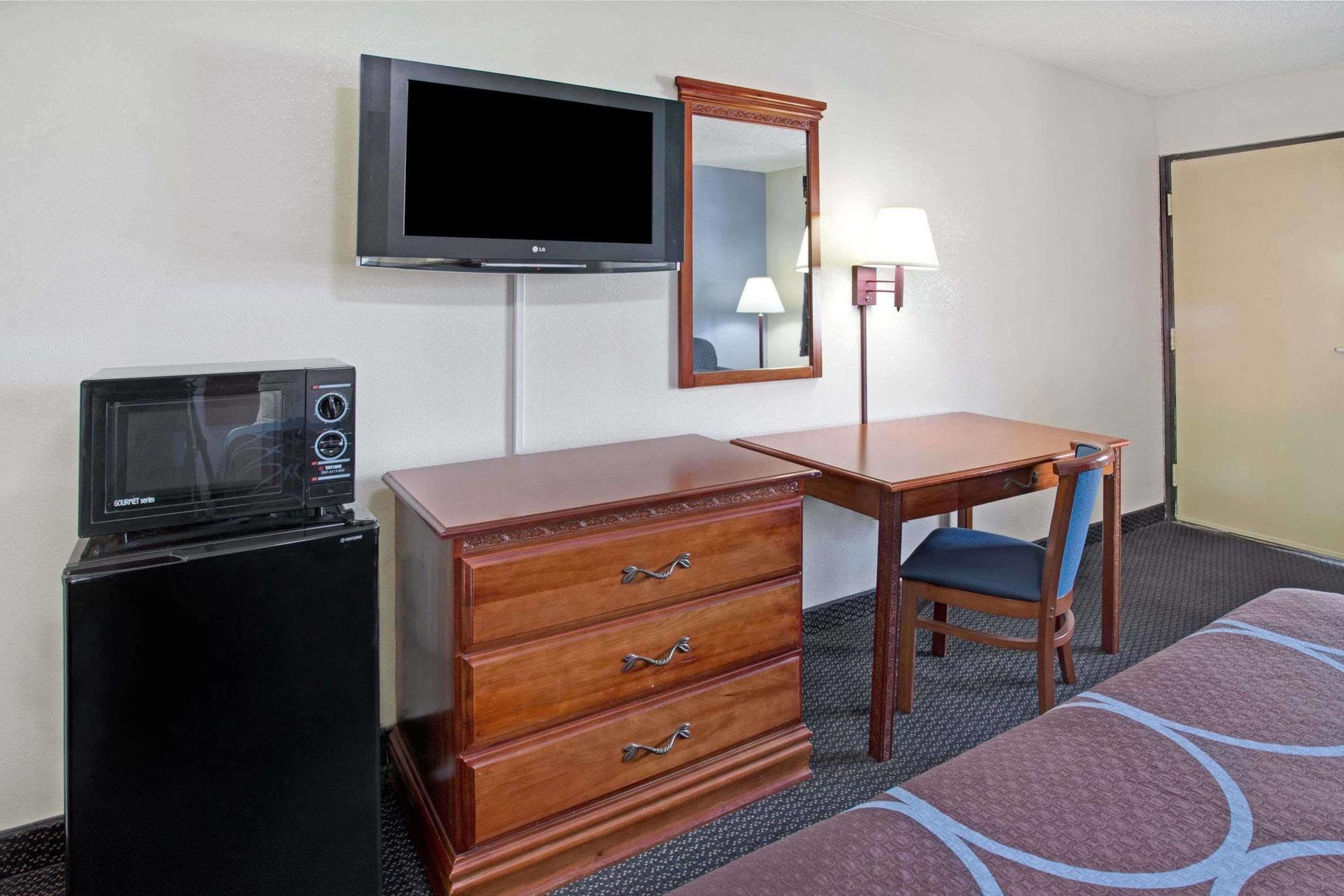 Super 8 By Wyndham Suwanee Otel Dış mekan fotoğraf